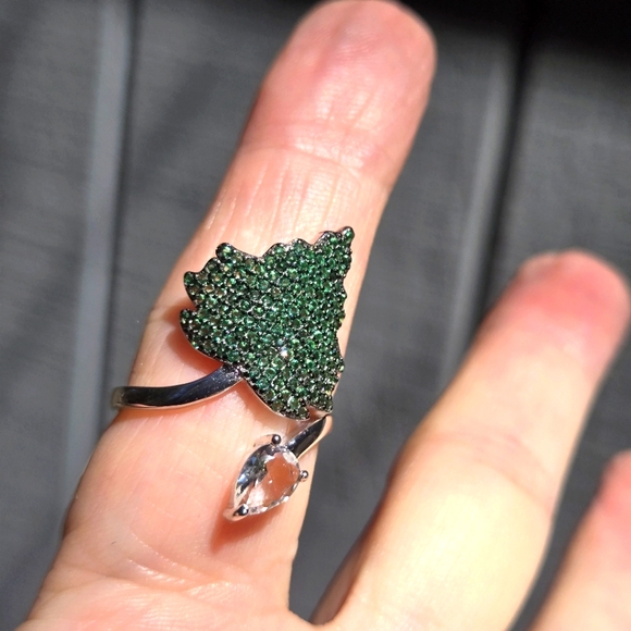 Natural Kharma by Avelon Jewelry - Emerald sterling oak leaf & Topaz ring sz8 adjustable